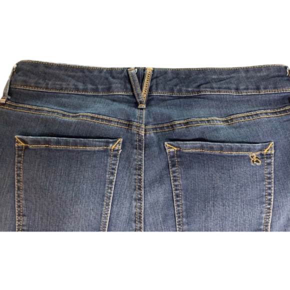 Jessica Simpson mid rise jeans Size 30 Juniors - Picture 3 of 5